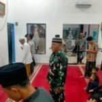 Babinsa Koramil 0201-10/MM Serka Parmiono Laksanakan Sholat Subuh Berjamaah