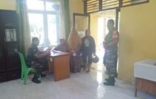 Serma Surianto Dampingi Perkenalan Babinsa Baru Serda Jumadil Marpaung Di Kelurahan Sukadamai