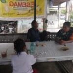 Babinsa Komsos Jalin Keakraban & Kebersamaan Warga Jalan Bunga Asoka
