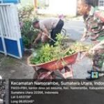 Jumat Bersih, Babinsa Bersama Perangkat Desa Laksanakan Pembersihan Kantor Halaman