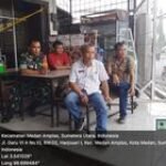 Babinsa Koramil 0201-08/MA Serda Ahmad Hasibuan Komsos Bersama Warga Di Wilayah Binaan