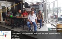 Babinsa Koramil 0201-08/MA Serda Ahmad Hasibuan Komsos Bersama Warga Di Wilayah Binaan