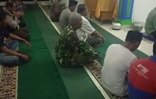 Babinsa Koramil 0201-09/MB Sholat Subuh Berjama'ah Bersama Warga Di Belawan Satu