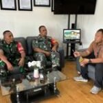 Babinsa Koramil 0201-05/MB Sertu Agus Panjaitan & Serda Andika Hasibuan Komsos Dengan Pemuda
