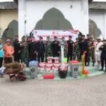Koramil 0201-13/PST Bersama Polri Baksos Bersihkan Tempat Ibadah