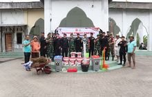 Koramil 0201-13/PST Bersama Polri Baksos Bersihkan Tempat Ibadah