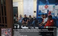 Tak Peduli Waktu, Babinsa Komsos dengan Perangkat Kelurahan Posko Trantibum