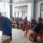Babinsa Koramil 0201-08/MA Berbaur Dengan Tokoh Masyarakat Dan Warga