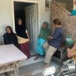 Babinsa Sosialisasi Bersama Warga Mengenai Kenaikan Harga Sembako