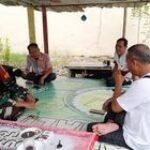 Komsos Dengan Warga, Babinsa Intens Pantau Wilayah Binaan