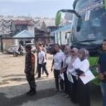Pastikan Berjalan Aman, Babinsa Hadir Saat Pemberangkatan Mudik Gratis