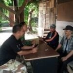 Babinsa Gelar Komsos dengan Tokoh Masyarakat Bahas Kamtibmas Jelang Lebaran