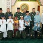 Pangkostrad Bersama Wakasad Berbagi Kebahagiaan Dengan Anak Yatim