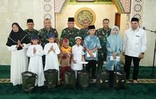 Pangkostrad Bersama Wakasad Berbagi Kebahagiaan Dengan Anak Yatim