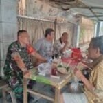 Sertu Henki Pandeangan Komsos dengan Tokoh Masyarakat dan Pemuda Sidodadi Bahas Keamanan Pasca Idul Fitri