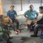 Babinsa Koramil 0201-09/MB Komsos Bersama Kepling Pastikan Keamanan Lingkungan Pada Malam Hari