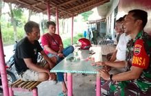 Jalin Keakraban, Babinsa Koramil 0201-08/MA Koptu Laston Sijabat Komsos Dengan Warga Binaan