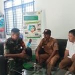 Babinsa Serda Ade Agustian Komsos Bersama Kadus Desa Binaan