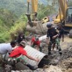 Jalan Lintas Tolikara-Puncak Jaya Jadi Sasaran Karya Bakti Satgas Pamrahwan Yonif 721/Makkasau