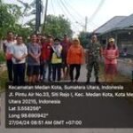 Babinsa Koramil 0201-04/MK Serka R.Pakpahan Bersama Kepling Bergotong Royong di Wilayah Binaan