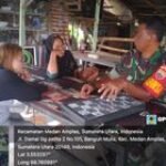 Guna Mengetahui Perkembangan Situasi Di Wilayah Binaan, Babinsa Koramil 0201-08/MA Komsos Dengan Warga