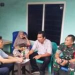Babinsa Koramil 01/MP Komsos Dengan Warga di Wilayah Binaannya
