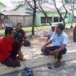 Babinsa Koramil 0201-09/MB Sertu SP. Marpaung Komsos Bersama Warga Pelihara Kekompakan & Kebersamaan