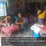Pantau Wilayah Binaan, Babinsa Koramil 0201-08/MA Komsos Bersama Perangkat Lurah Dan Warga