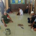 Babinsa Titipapan Lakukan Komsos dengan Tokoh Agama Usai Shalat Jumat