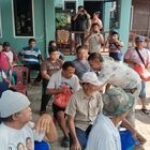 Babinsa Koramil 0201-14/Pancur Batu Mendampingi Penyaluran Bansos dari Tokoh Pemudah