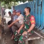 Babinsa Koramil 0201-08/MA Serda Ahmad Hasibuan Sambangi Para Tukang Becak Yang Lagi Mangkal