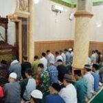 Subuh Berjamaah Di Wilayah Binaan, Sarana Babinsa Koramil 0201-05/MB Jalin Silaturahmi & Makmurkan Masjid