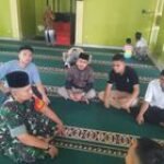 Serma Herwin Komsos dengan Pengurus Masjid dan Remaja Masjid Al Ikhlas