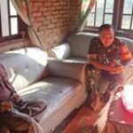 Koramil 0201-12/HP Babinsa Desa Tandam Hilir 2 Patroli Desa Binaannya Serta Sempatkan Mampir Rumah Warga Binaan