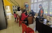 Komsos Babinsa Koramil 0201-02/MT dengan Kasi Pemerintahan Kelurahan Gaharu Bahas Data Kependudukan