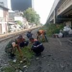 Koptu Joko Handoyo Babinsa Gelar Komsos dengan Petugas Perawatan K3 PT KAI Medan Timur