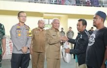 Bupati Asahan Serahkan Bantuan Beras