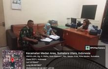 Babinsa Koramil 0201-04/MK Jalin Komsos Bersama Perangkat Kelurahan Jalan Rahmadsyah Gg Ridho Komat 1