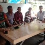 Jalin Keakraban dengan Warga, Babinsa Bersama Babinkamtibmas Komsos