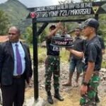 Satgas Yonif 721 Berikan Bantuan Lonceng Untuk Gereja Baptis Bethel