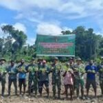 Manfaatkan Lahan Kosong, Satgas Yonif 122/TS Berikan Edukasi Cara Bercocok Tanam Kepada Masyarakat