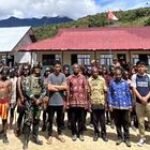 Pos Mbua Satgas Yonif 432 Kostrad Aktif Pelestarian Budaya dan Peringatan Hari Pendidikan Nasional