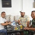 Serma Suseno Babinsa Koramil 0201-09/MB Komsos Bersama Tokoh Pemuda Beri Pemahaman Bela Negara