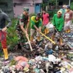 Babinsa, Kelurahan, dan Warga Bersatu Lakukan Gotong Royong Peduli Lingkungan