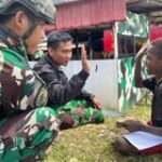 Personel Satgas Yonif 509 Kostrad Ajak Anak – Anak Belajar di Pos