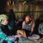 Tak Berjarak, Ksatria Satgas Yonif 323 Buaya Putih Kostrad Berkunjung ke Honai Mama Papua