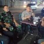 Patroli dan Komsos Dimalam Hari, Babinsa dan Bhabinkamtibmas Pastikan Wilayah Tetap Aman