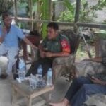 BABINSA KORAMIL0201-15/DT JALIN KOMSOS BERSAMA WARGA DEMI TERCAPAINYA KEMANUNGGALAN TNI- RAKYAT