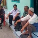 Babinsa Koramil 0201-05/MB Sertu Mualiadii Laksanakan Komsos Dengan Tokoh Masyarakat