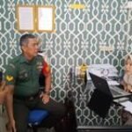 Babinsa Koramil 0201-09/MB Lakukan Komsos Bersama Aparat Kelurahan Secara Aktif